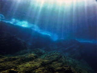 均衡产出是如何实现的