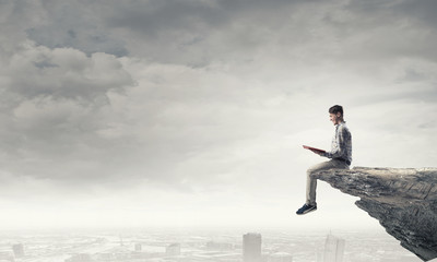 《江畔独步寻花》的全诗是哪位大诗人写的？